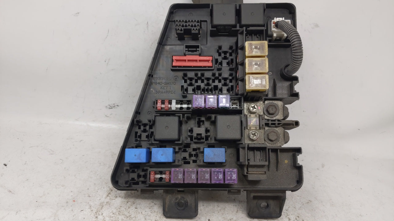 2013-2014 Hyundai Genesis Fusebox Fuse Box Panel Relay Module P/N:91940-3M160 Fits Fits 2013 2014 2015 2016 OEM Used Auto Pa