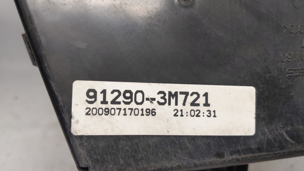 2013-2014 Hyundai Genesis Fusebox Fuse Box Panel Relay Module P/N:91940-3M160 Fits Fits 2013 2014 2015 2016 OEM Used Auto Pa