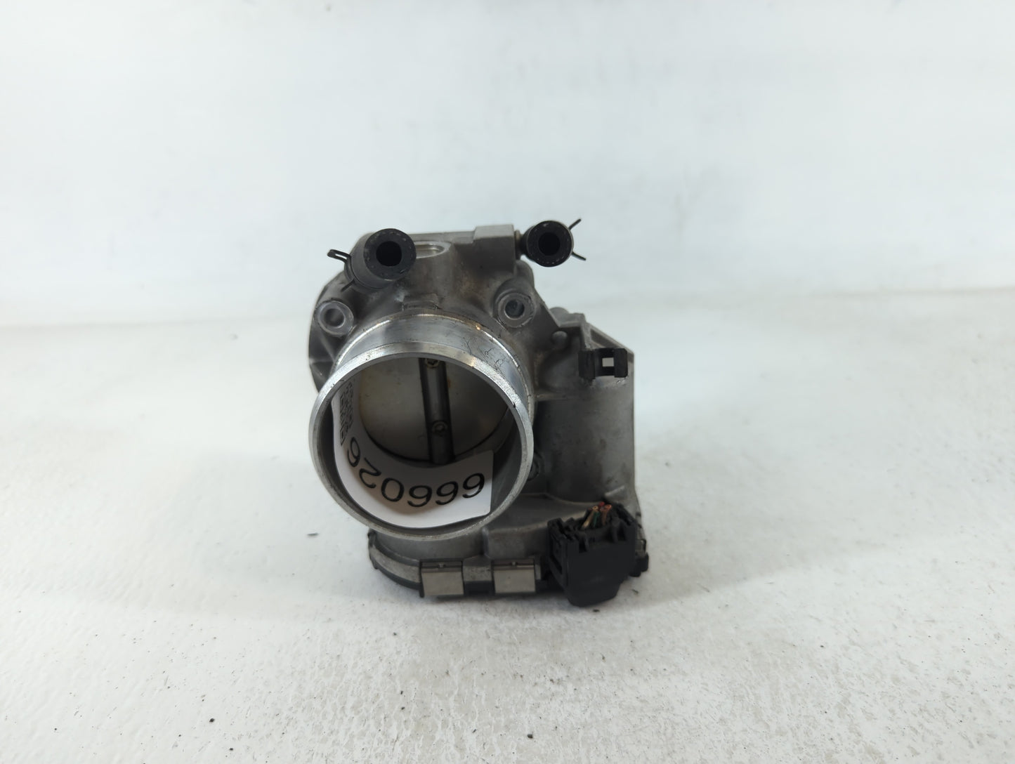 2009-2014 Hyundai Genesis Throttle Body P/N:35100-2C300 Fits Fits 2009 2010 2011 2012 2013 2014 OEM Used Auto Parts - Oemuse