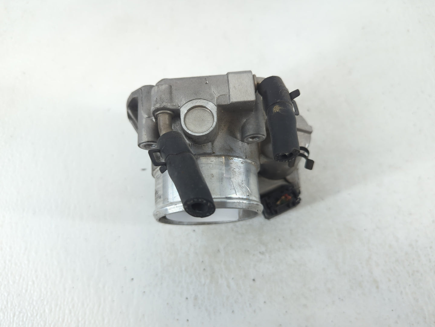 2009-2014 Hyundai Genesis Throttle Body P/N:35100-2C300 Fits Fits 2009 2010 2011 2012 2013 2014 OEM Used Auto Parts - Oemuse