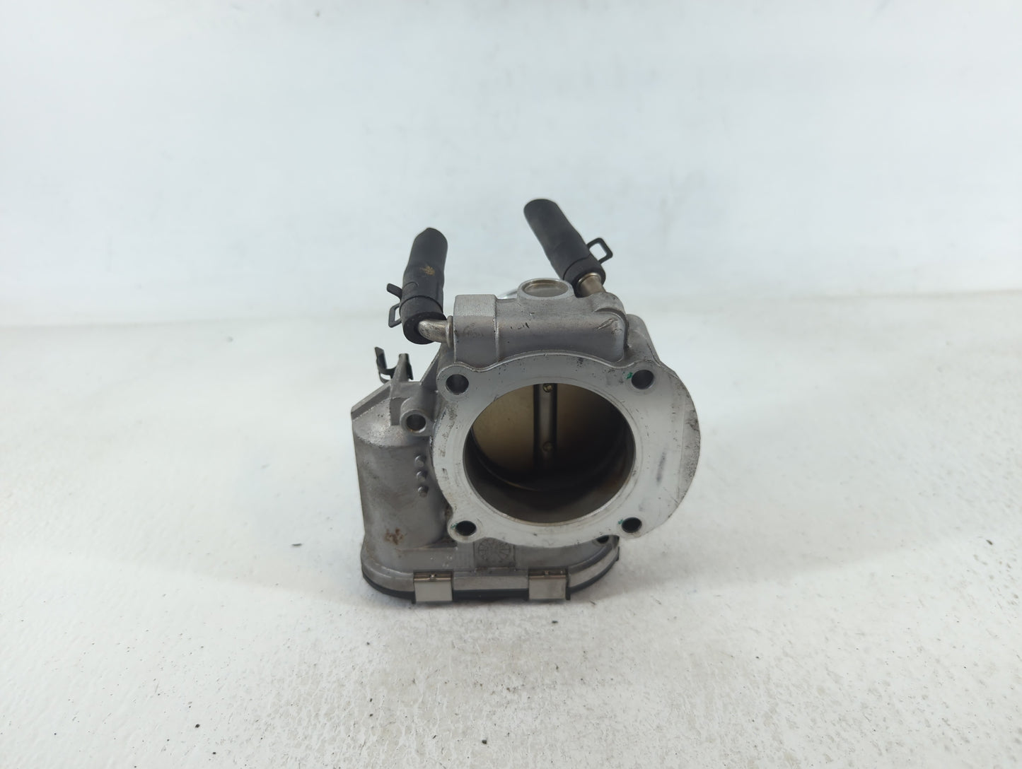 2009-2014 Hyundai Genesis Throttle Body P/N:35100-2C300 Fits Fits 2009 2010 2011 2012 2013 2014 OEM Used Auto Parts - Oemuse