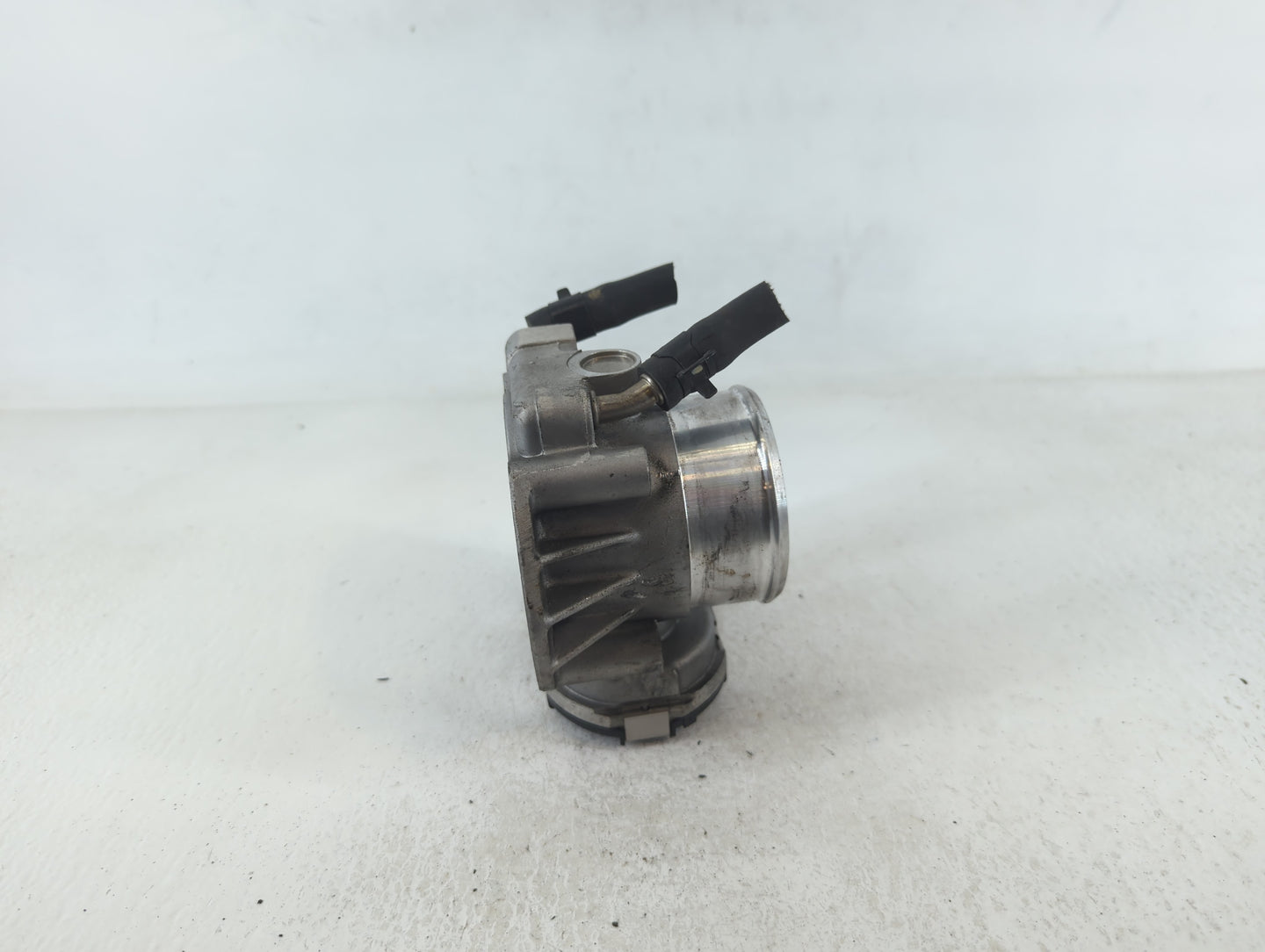 2009-2014 Hyundai Genesis Throttle Body P/N:35100-2C300 Fits Fits 2009 2010 2011 2012 2013 2014 OEM Used Auto Parts - Oemuse