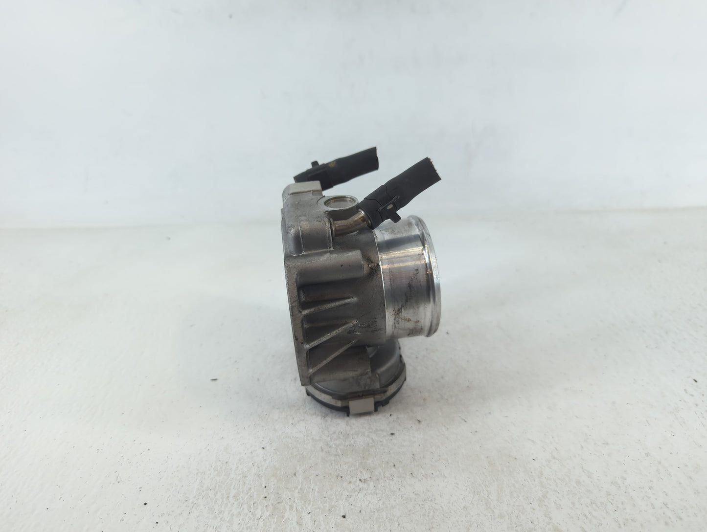 2009-2014 Hyundai Genesis Throttle Body P/N:35100-2C300 Fits Fits 2009 2010 2011 2012 2013 2014 OEM Used Auto Parts - Oemuse
