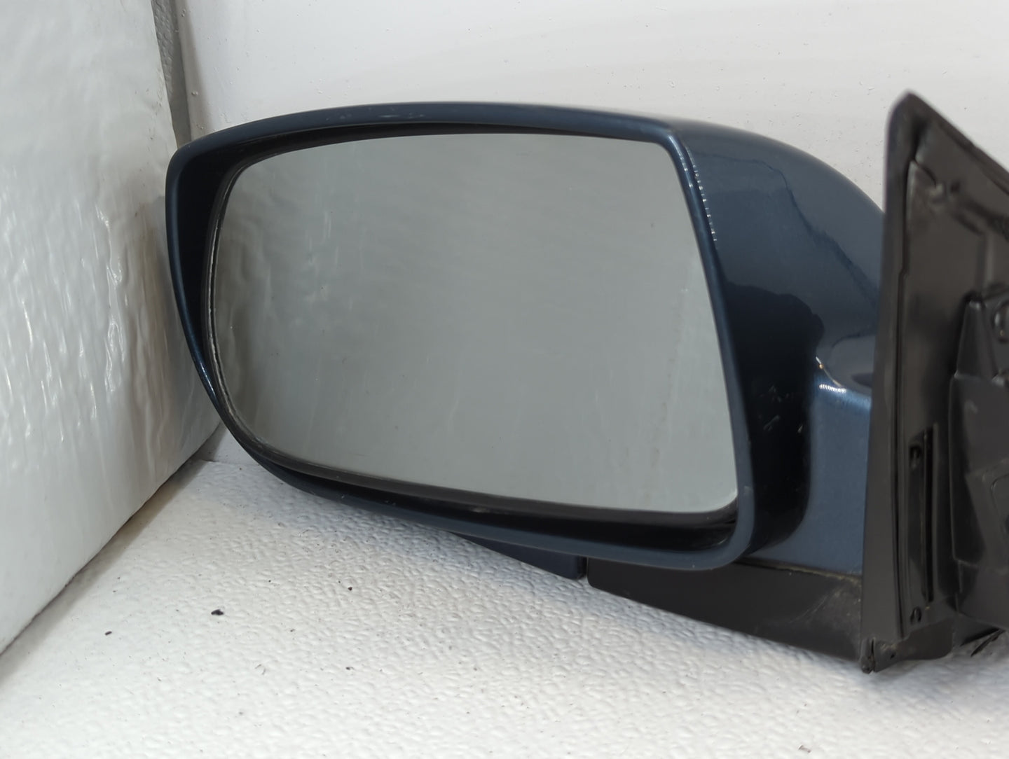 2009-2016 Hyundai Genesis Driver Left Side View Manual Door Mirror Blue - Oemusedautoparts1.com