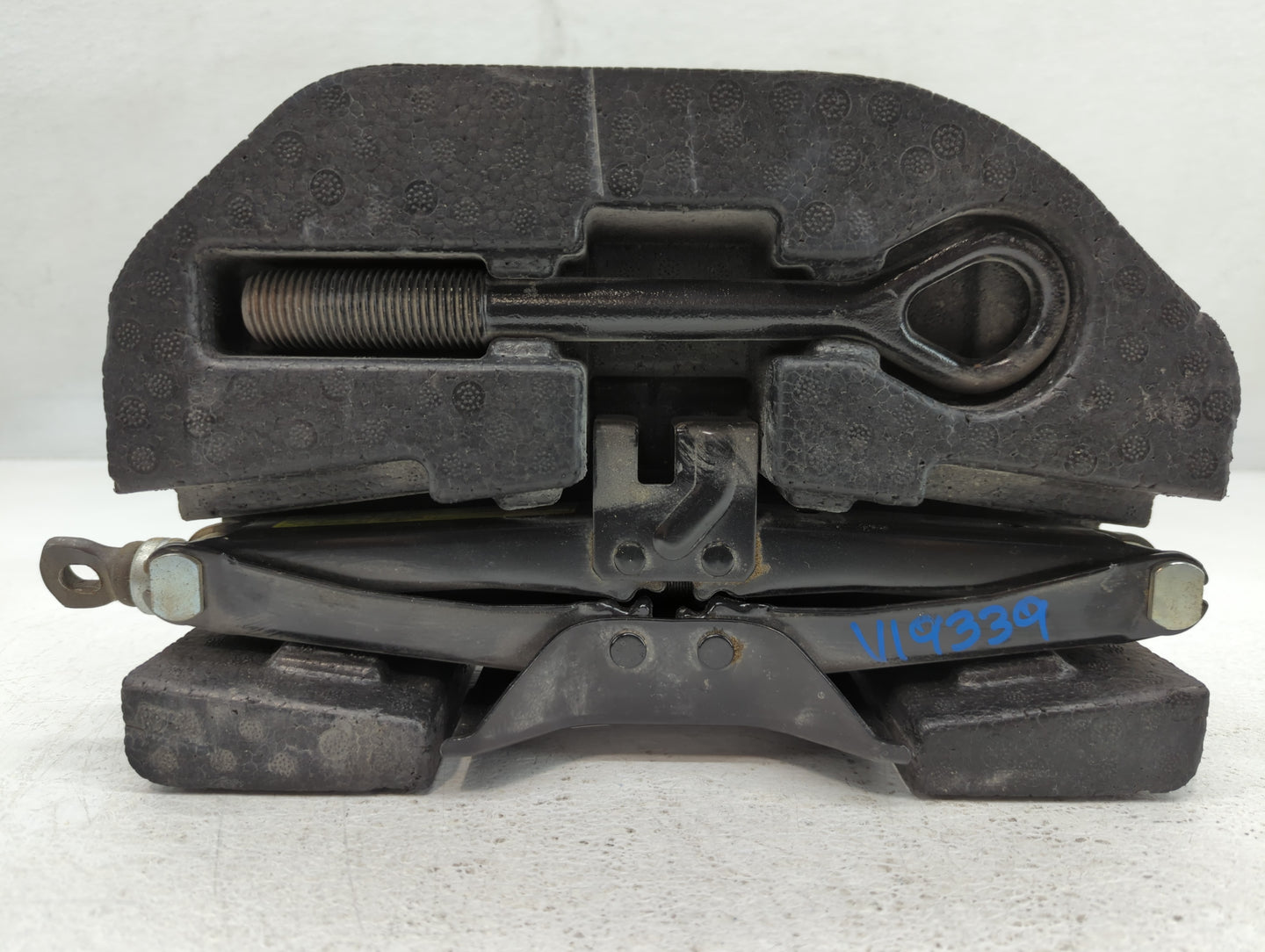 2013 Hyundai Genesis Spare Scissor Car Jack 718759 - Oemusedautoparts1.com