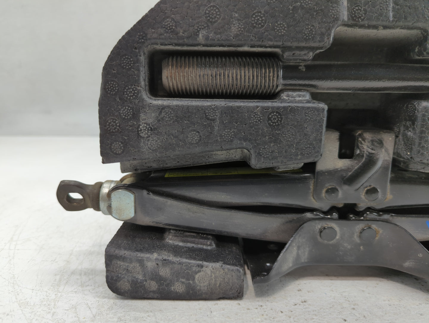2013 Hyundai Genesis Spare Scissor Car Jack 718759 - Oemusedautoparts1.com