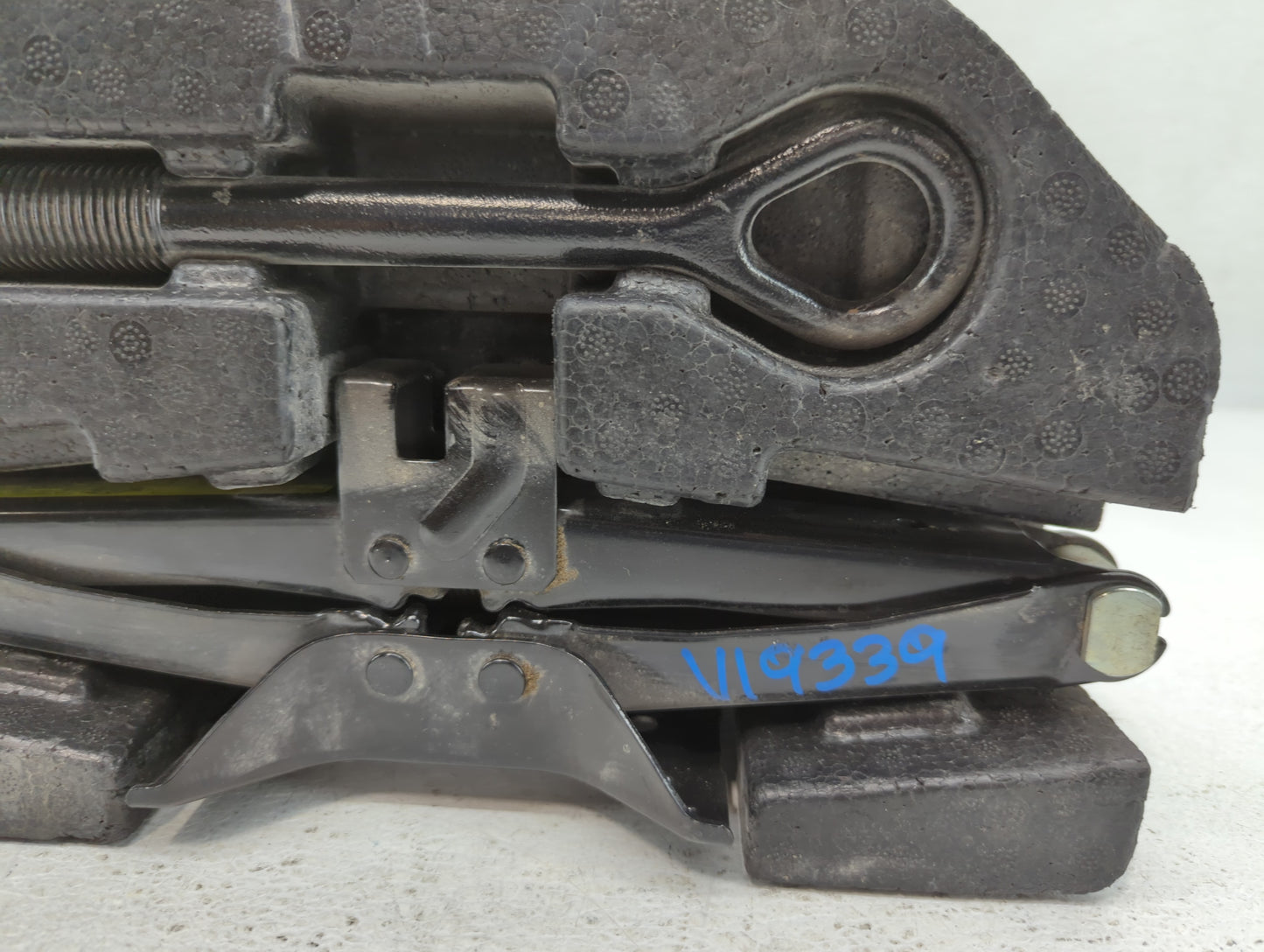 2013 Hyundai Genesis Spare Scissor Car Jack 718759 - Oemusedautoparts1.com