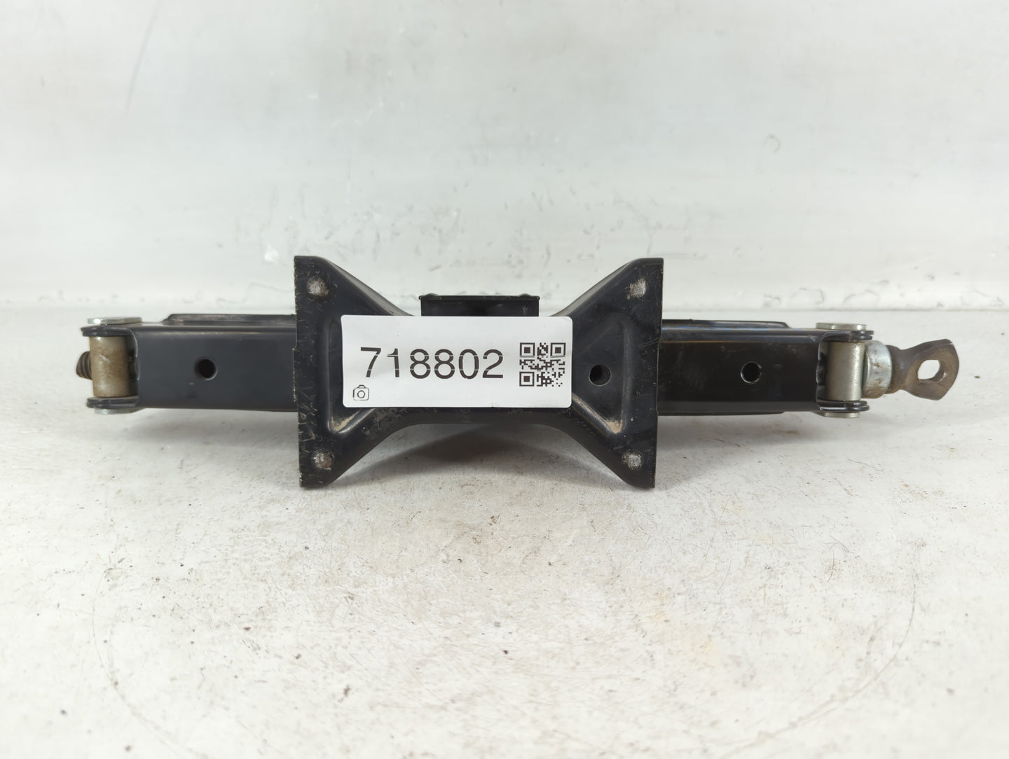 2013 Hyundai Genesis Spare Scissor Car Jack - Oemusedautoparts1.com