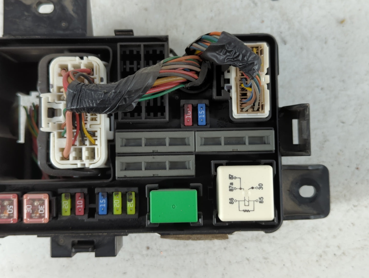 2013-2014 Hyundai Genesis Fusebox Fuse Box Panel Relay Module P/N:91450 2M141 Fits Fits 2013 2014 OEM Used Auto Parts - Oemu