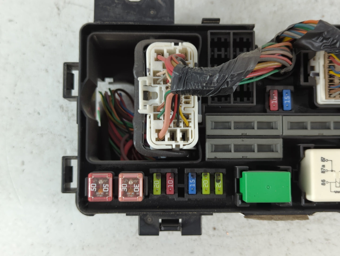 2013-2014 Hyundai Genesis Fusebox Fuse Box Panel Relay Module P/N:91450 2M141 Fits Fits 2013 2014 OEM Used Auto Parts - Oemu
