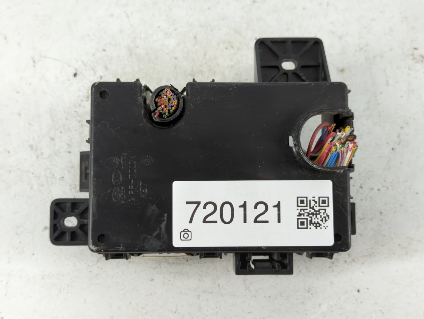 2013-2014 Hyundai Genesis Fusebox Fuse Box Panel Relay Module P/N:91450 2M141 Fits Fits 2013 2014 OEM Used Auto Parts - Oemu