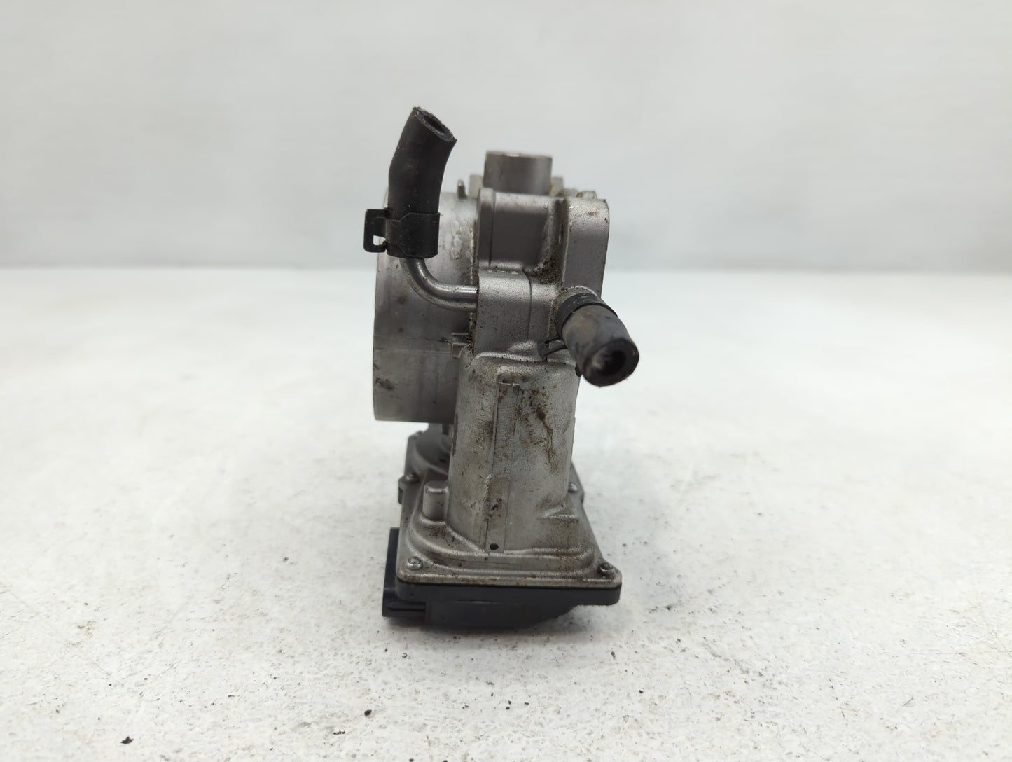 2012-2014 Hyundai Genesis Throttle Body P/N:35100-3CBA0 Fits Fits 2012 2013 2014 OEM Used Auto Parts - Oemusedautoparts1.com