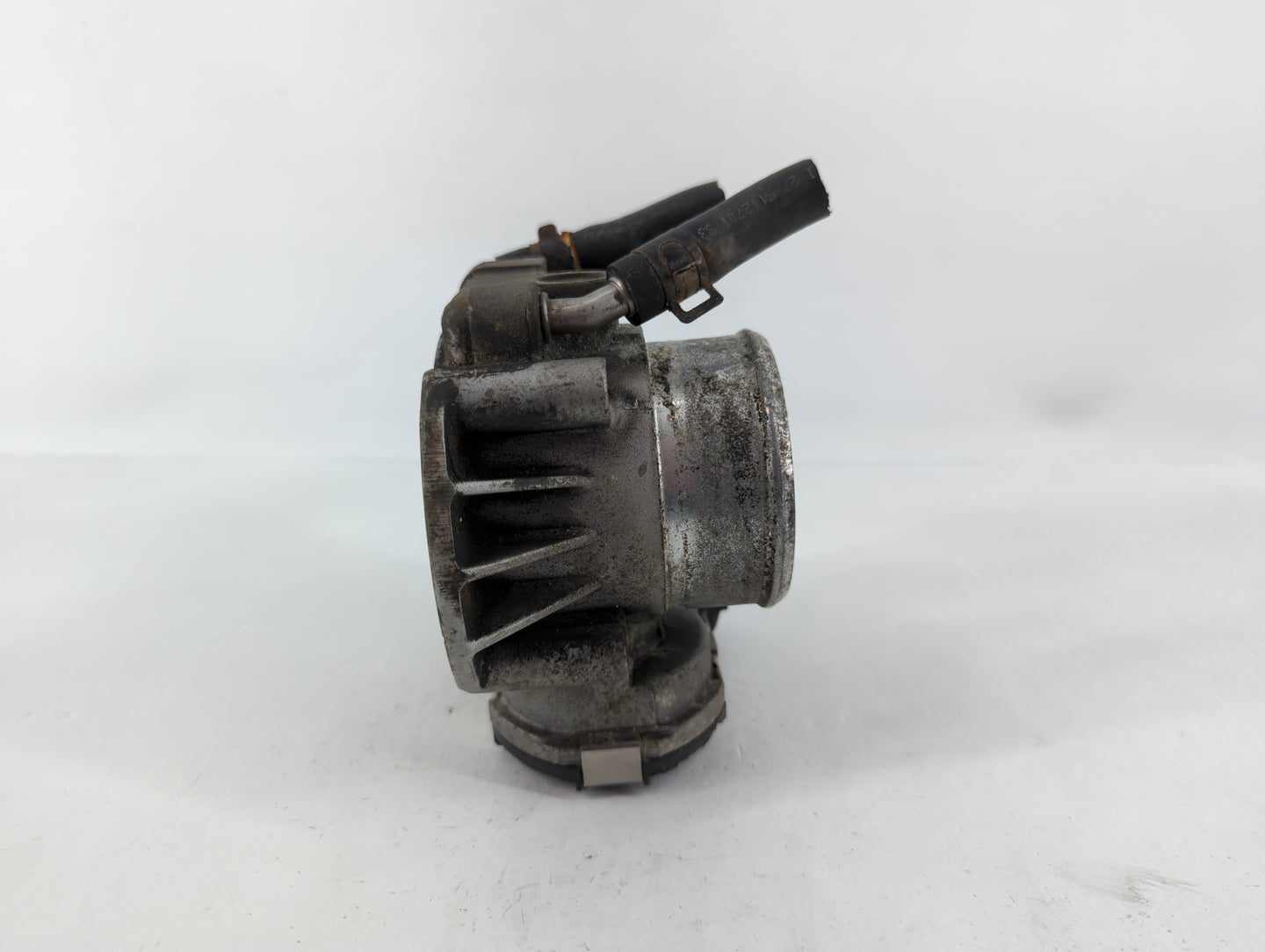 2009-2014 Hyundai Genesis Throttle Body P/N:35100-2C300 Fits Fits 2009 2010 2011 2012 2013 2014 OEM Used Auto Parts - Oemuse