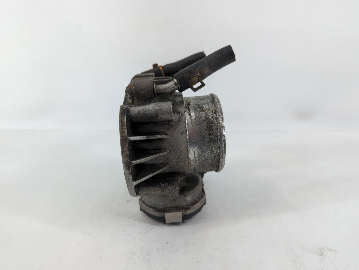 2009-2014 Hyundai Genesis Throttle Body P/N:35100-2C300 Fits Fits 2009 2010 2011 2012 2013 2014 OEM Used Auto Parts - Oemuse