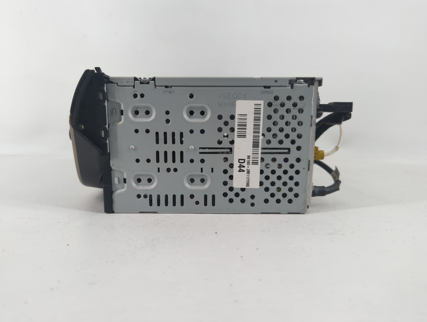 2013-2013 Hyundai Genesis Am Fm Cd Player Radio Receiver - Oemusedautoparts1.com
