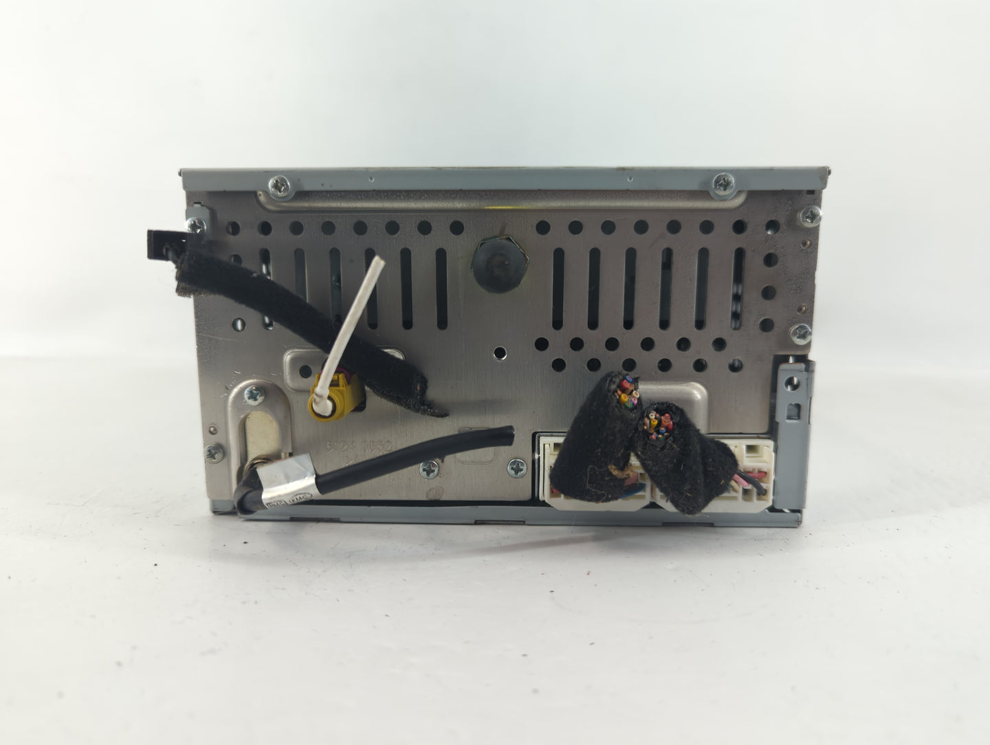 2013-2013 Hyundai Genesis Am Fm Cd Player Radio Receiver - Oemusedautoparts1.com