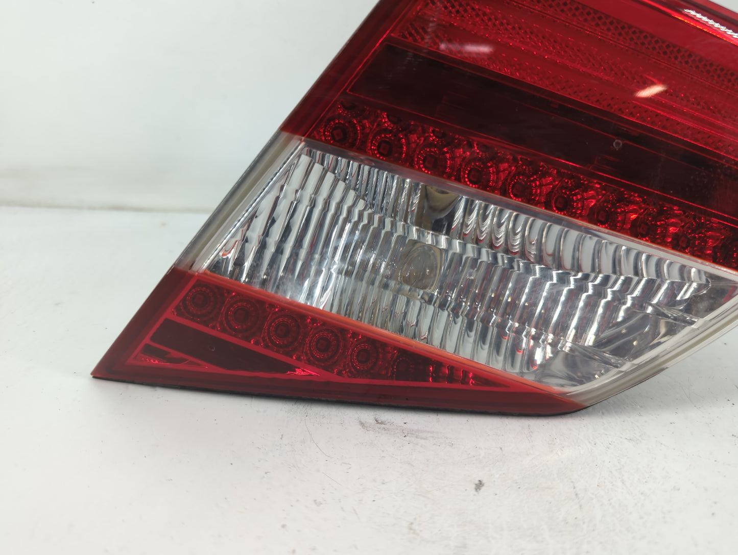 2013-2016 Hyundai Genesis Tail Light Assembly Driver Left OEM P/N:9240-3M2 BT-J643 Fits Fits 2013 2014 2015 2016 OEM Used Au