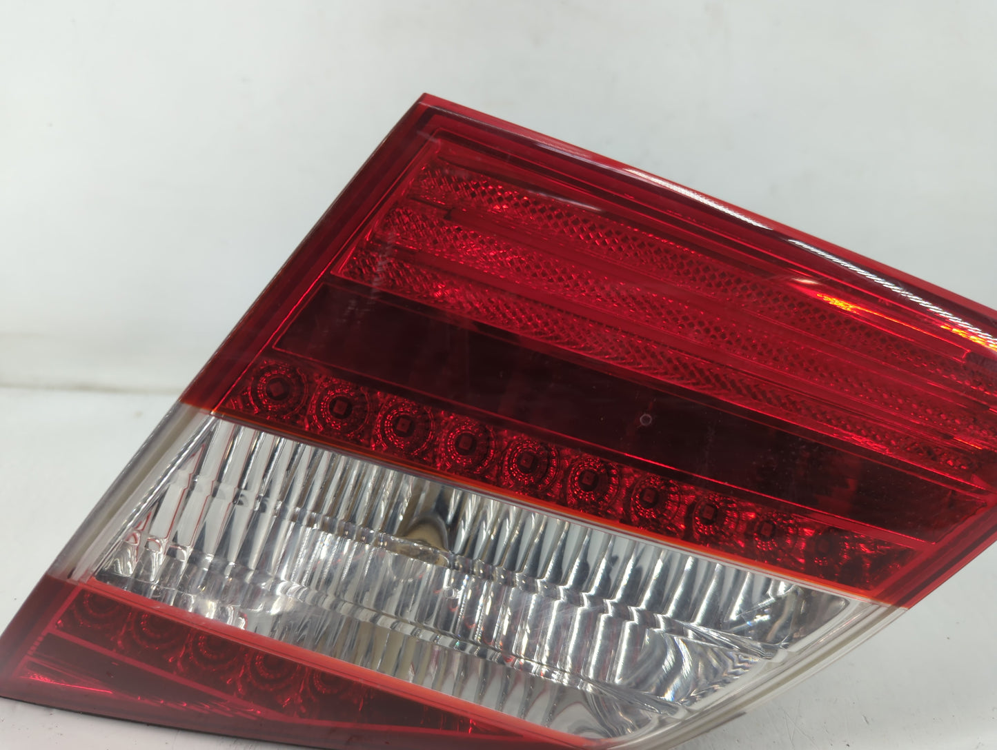2013-2016 Hyundai Genesis Tail Light Assembly Driver Left OEM P/N:9240-3M2 BT-J643 Fits Fits 2013 2014 2015 2016 OEM Used Au