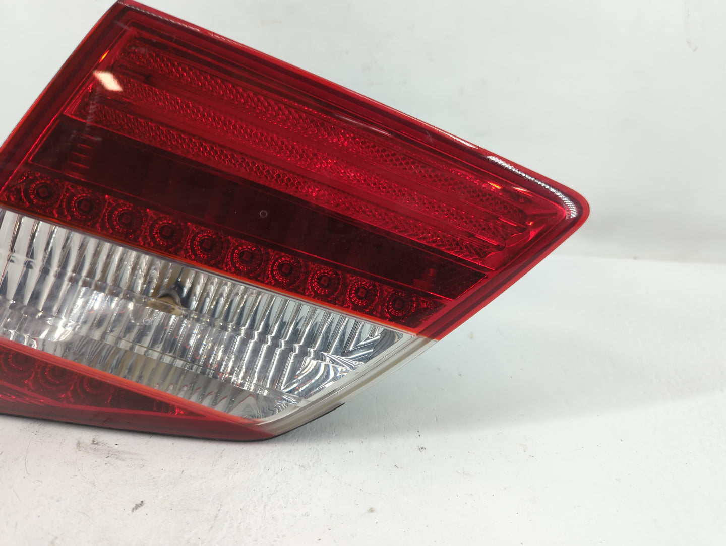 2013-2016 Hyundai Genesis Tail Light Assembly Driver Left OEM P/N:9240-3M2 BT-J643 Fits Fits 2013 2014 2015 2016 OEM Used Au