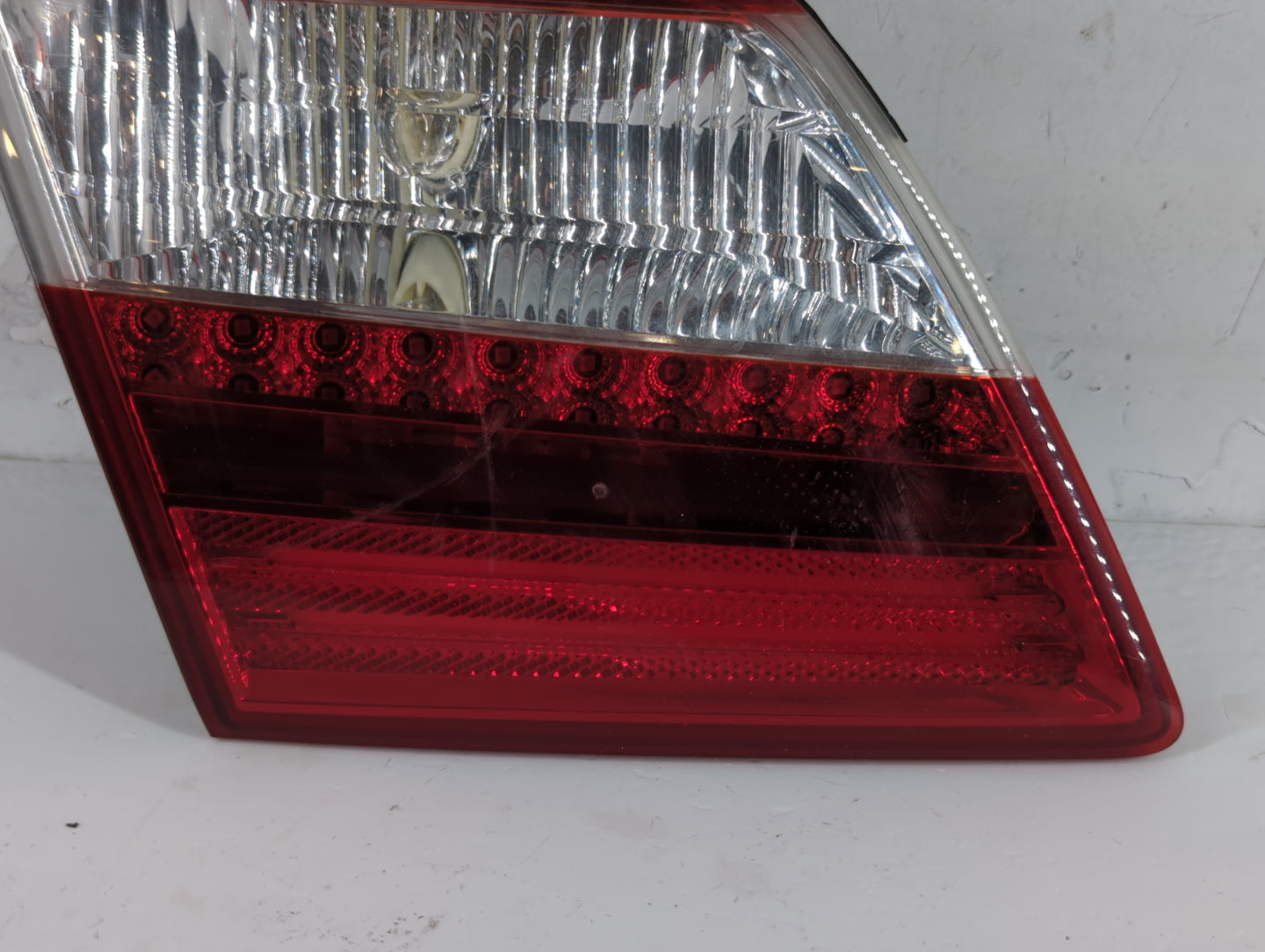 2013-2016 Hyundai Genesis Tail Light Assembly Passenger Right OEM P/N:92403-3M22L Fits Fits 2013 2014 2015 2016 OEM Used Aut