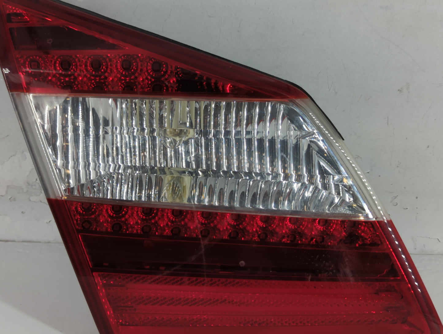 2013-2016 Hyundai Genesis Tail Light Assembly Passenger Right OEM P/N:92403-3M22L Fits Fits 2013 2014 2015 2016 OEM Used Aut
