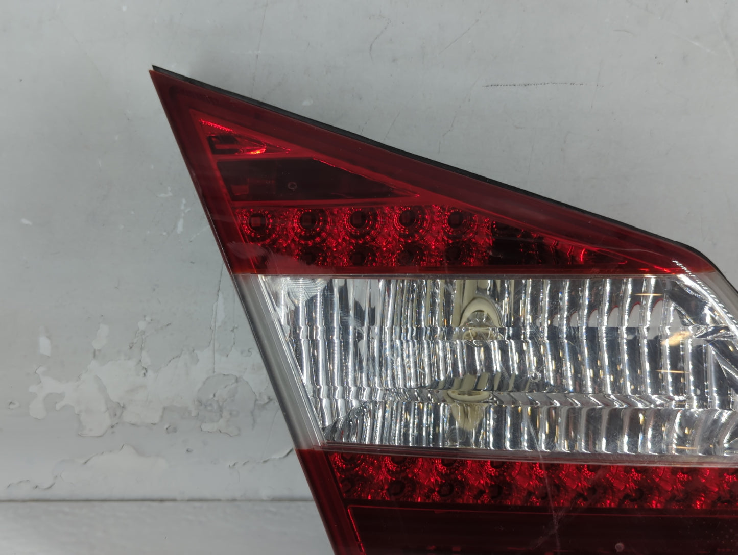 2013-2016 Hyundai Genesis Tail Light Assembly Passenger Right OEM P/N:92403-3M22L Fits Fits 2013 2014 2015 2016 OEM Used Aut
