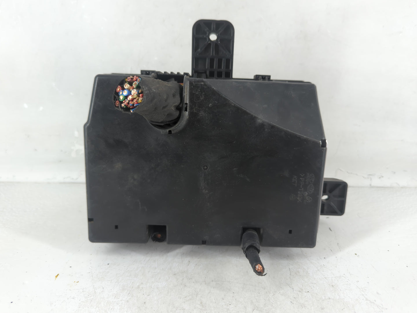 2013-2014 Hyundai Genesis Fusebox Fuse Box Panel Relay Module P/N:912642M561 Fits Fits 2013 2014 OEM Used Auto Parts - Oemus