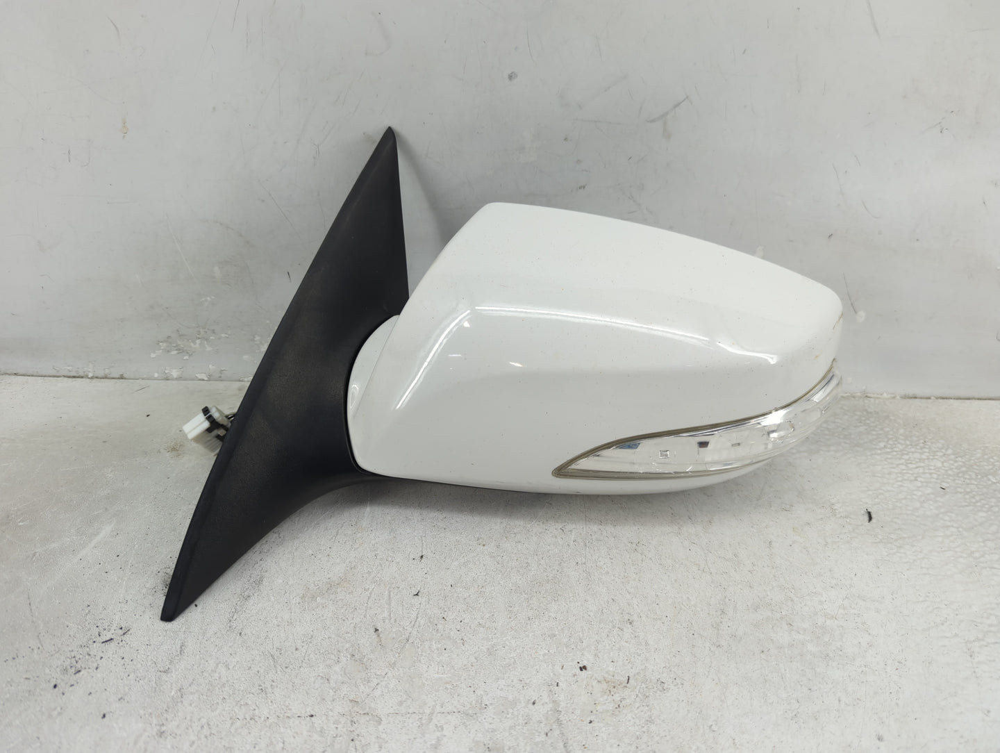 2013 Hyundai Genesis Coupe Driver Side View Mirror - Left Door Mirror OEM Used - Oemusedautoparts1.com