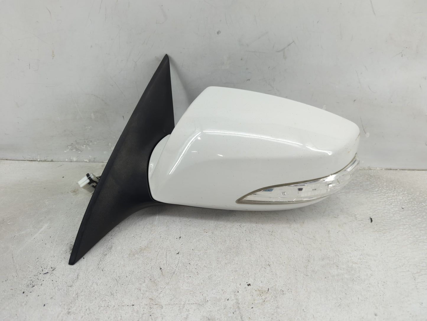 2013 Hyundai Genesis Coupe Driver Side View Mirror - Left Door Mirror OEM Used - Oemusedautoparts1.com