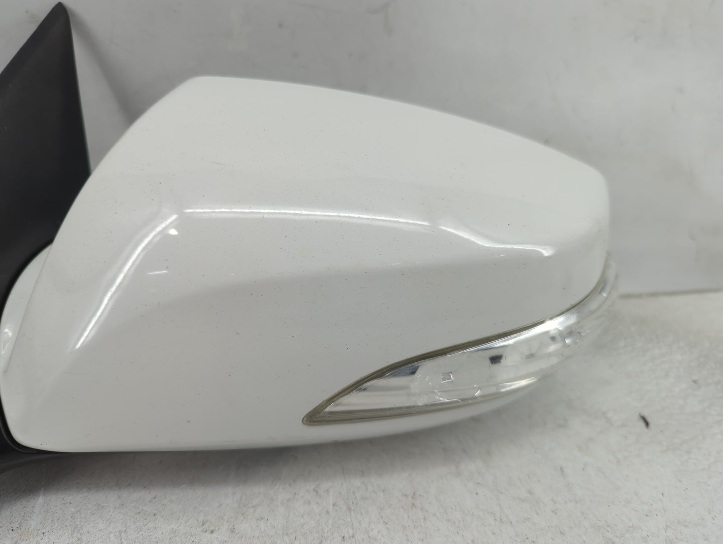 2013 Hyundai Genesis Coupe Driver Side View Mirror - Left Door Mirror OEM Used - Oemusedautoparts1.com