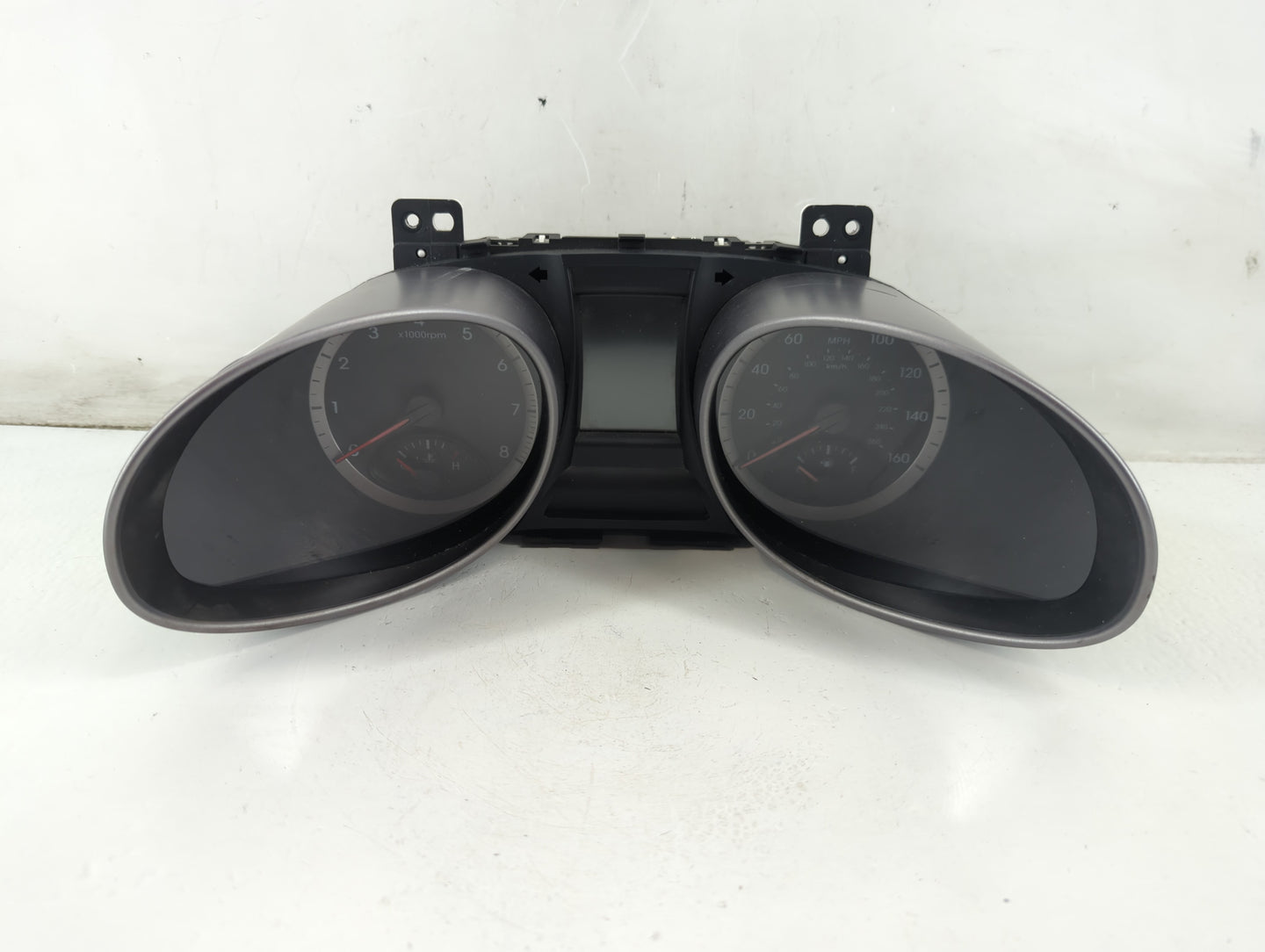 2013-2014 Hyundai Santa Fe Instrument Cluster Speedometer Gauges P/N:94001-B8041 Fits Fits 2013 2014 OEM Used Auto Parts - O