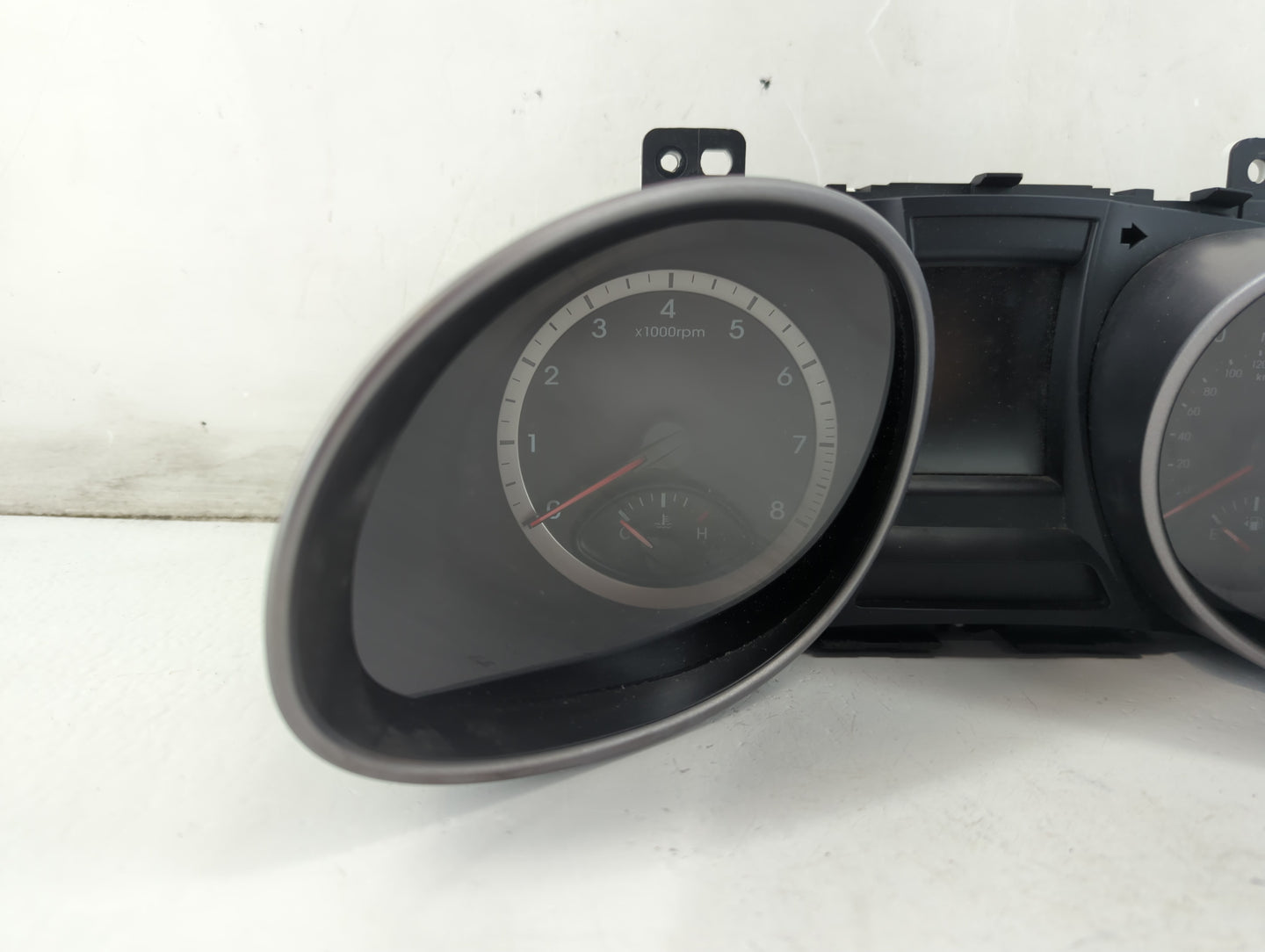 2013-2014 Hyundai Santa Fe Instrument Cluster Speedometer Gauges P/N:94001-B8041 Fits Fits 2013 2014 OEM Used Auto Parts - O