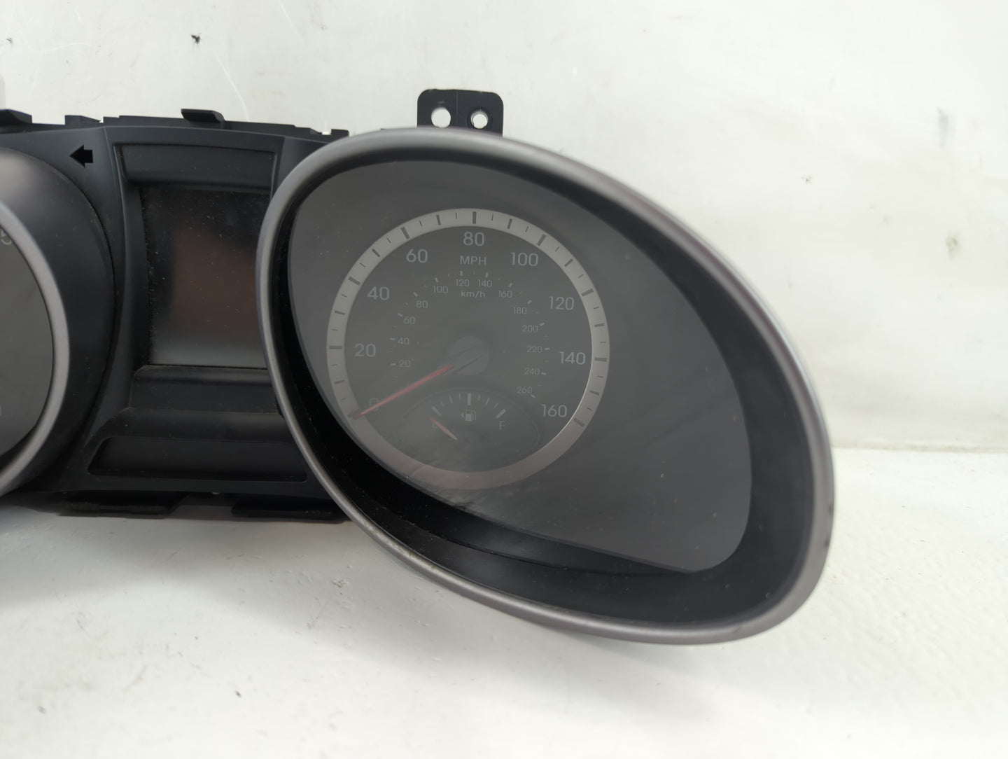 2013-2014 Hyundai Santa Fe Instrument Cluster Speedometer Gauges P/N:94001-B8041 Fits Fits 2013 2014 OEM Used Auto Parts - O