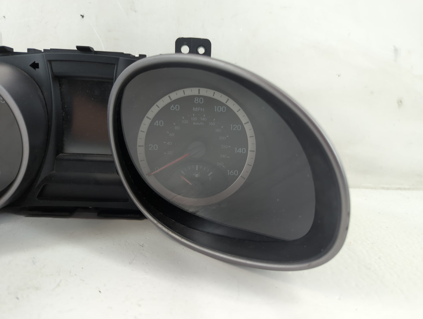 2013-2014 Hyundai Santa Fe Instrument Cluster Speedometer Gauges P/N:94001-B8041 Fits Fits 2013 2014 OEM Used Auto Parts - O