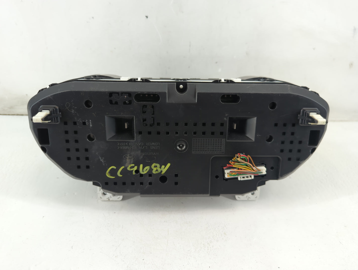 2013-2014 Hyundai Santa Fe Instrument Cluster Speedometer Gauges P/N:94001-B8041 Fits Fits 2013 2014 OEM Used Auto Parts - O