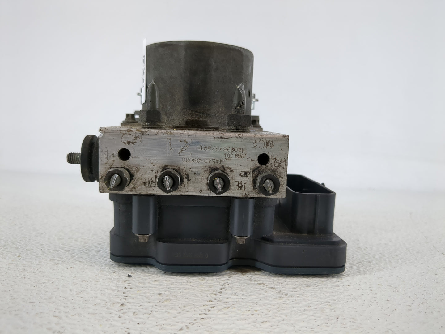 2013 Hyundai Santa Fe ABS Pump Control Module Replacement P/N:44540-06080 58920-4Z000 Fits OEM Used Auto Parts - Oemusedauto