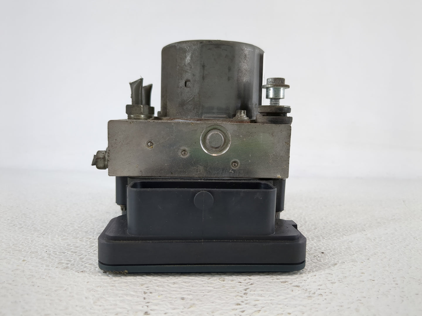 2013 Hyundai Santa Fe ABS Pump Control Module Replacement P/N:44540-06080 58920-4Z000 Fits OEM Used Auto Parts - Oemusedauto