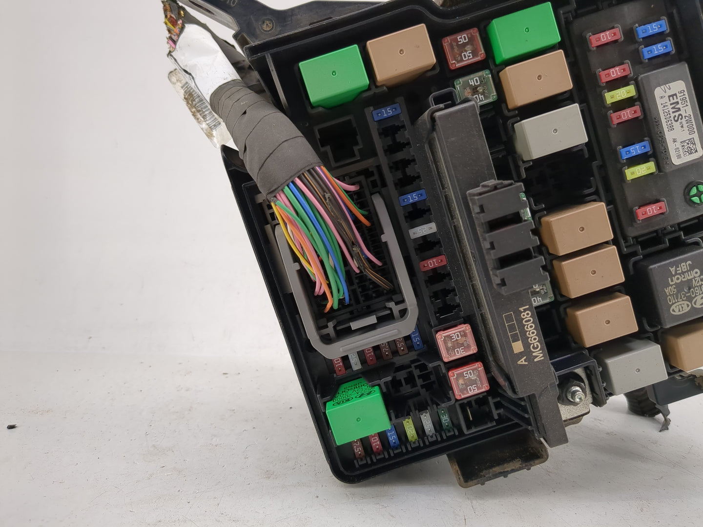 2013 Hyundai Santa Fe Fusebox Fuse Box Panel Relay Module P/N:91951-2W000 Fits OEM Used Auto Parts - Oemusedautoparts1.com