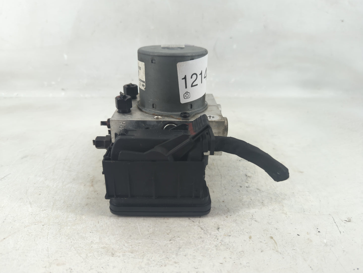 2013 Hyundai Santa Fe ABS Pump Control Module Replacement P/N:58920-4Z000 Fits OEM Used Auto Parts - Oemusedautoparts1.com