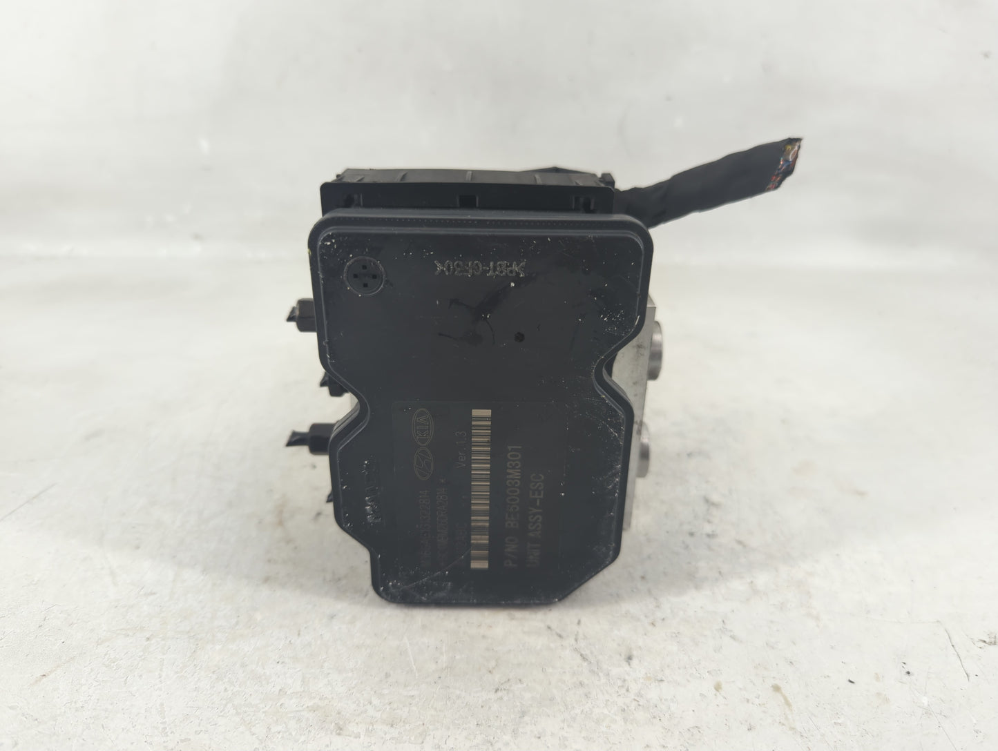 2013 Hyundai Santa Fe ABS Pump Control Module Replacement P/N:58920-4Z000 Fits OEM Used Auto Parts - Oemusedautoparts1.com