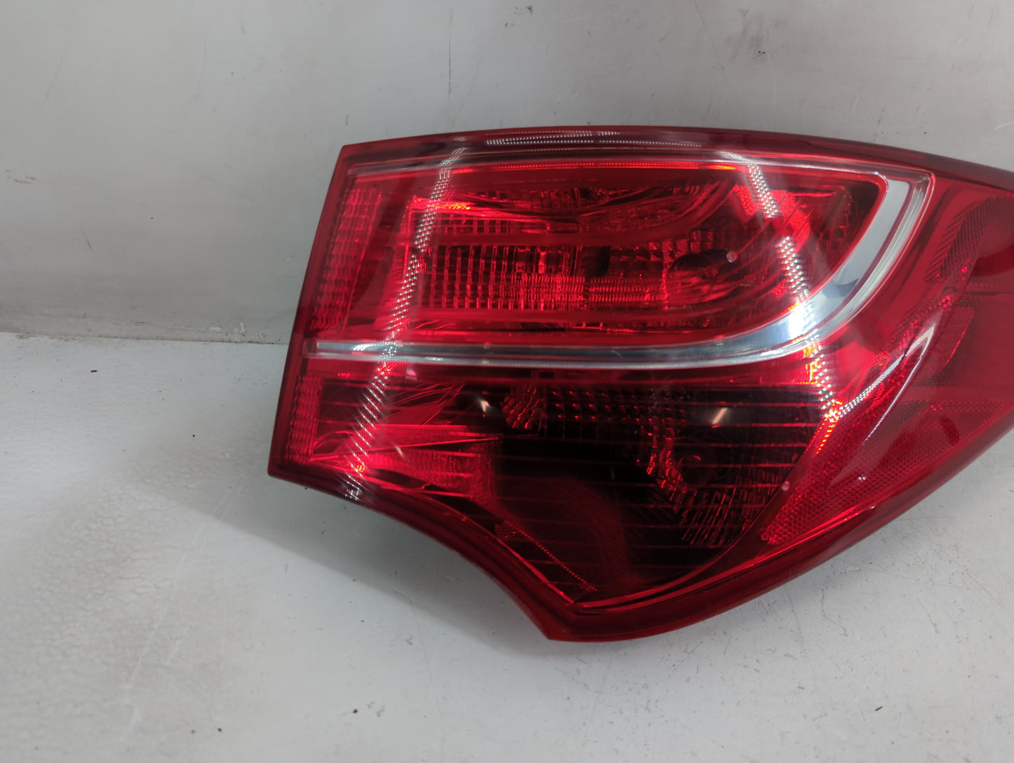 2013-2016 Hyundai Santa Fe Tail Light Assembly Passenger Right OEM Fits Fits 2013 2014 2015 2016 OEM Used Auto Parts - Oemus