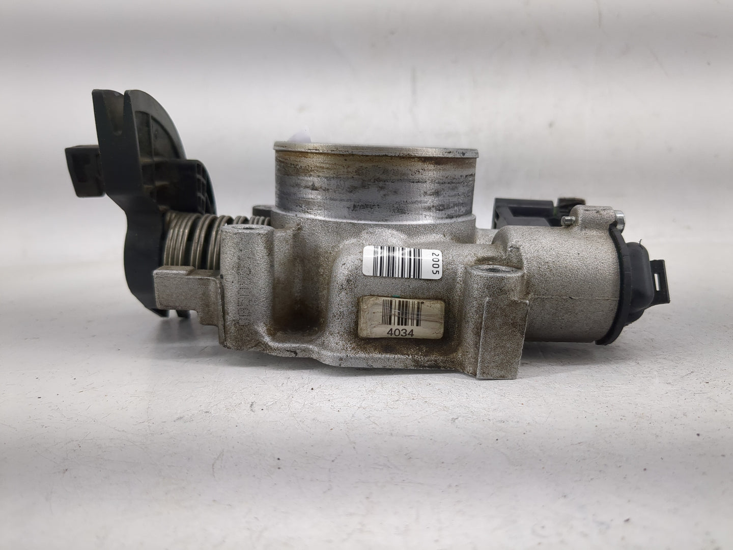 2013 Hyundai Santa Fe Throttle Body Fits Fits 2011 2012 2014 2015 2016 OEM Used Auto Parts - Oemusedautoparts1.com