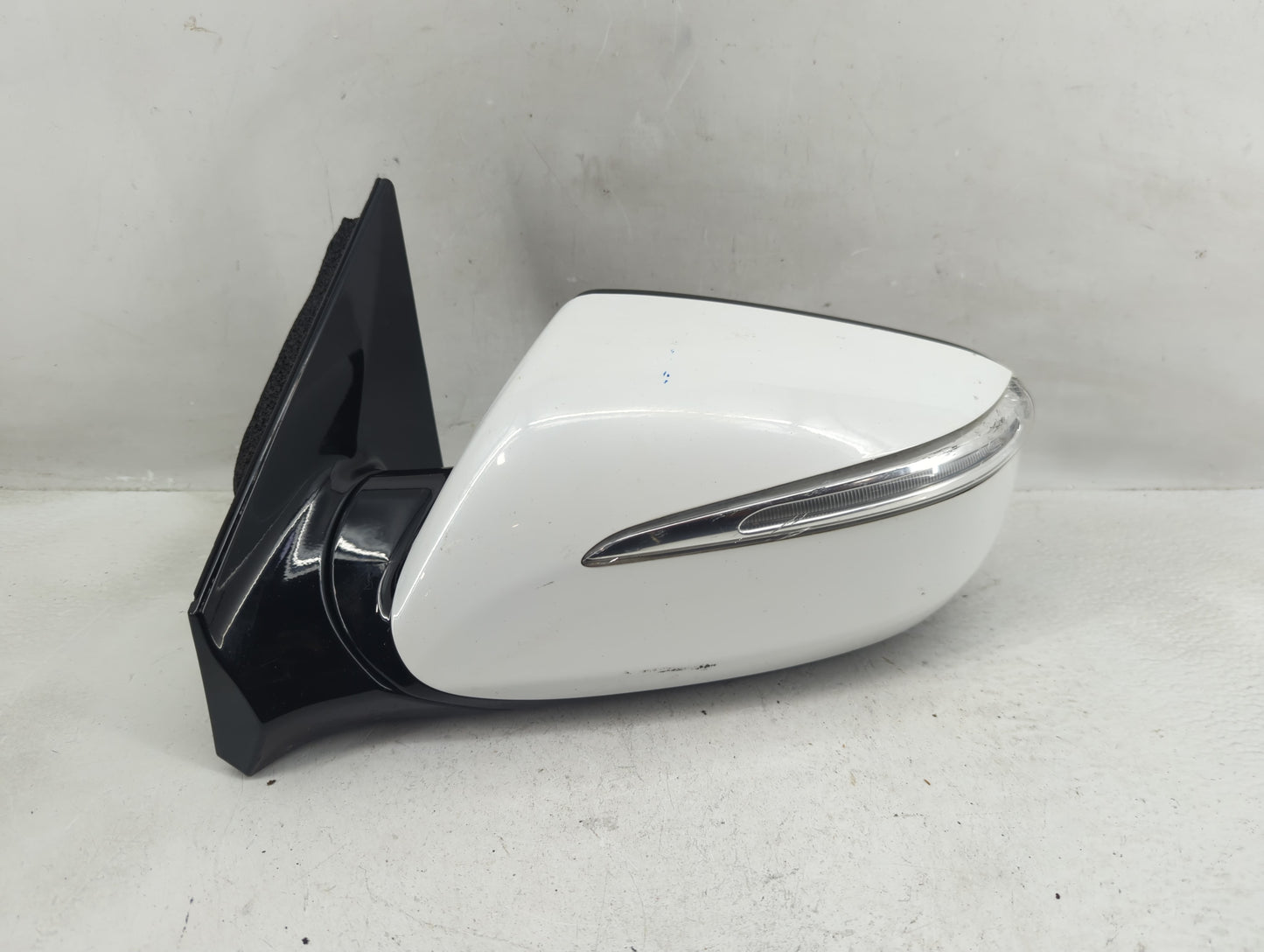 2013-2016 Hyundai Santa Fe Driver Side View Mirror - Left Door Mirror OEM Used - Oemusedautoparts1.com