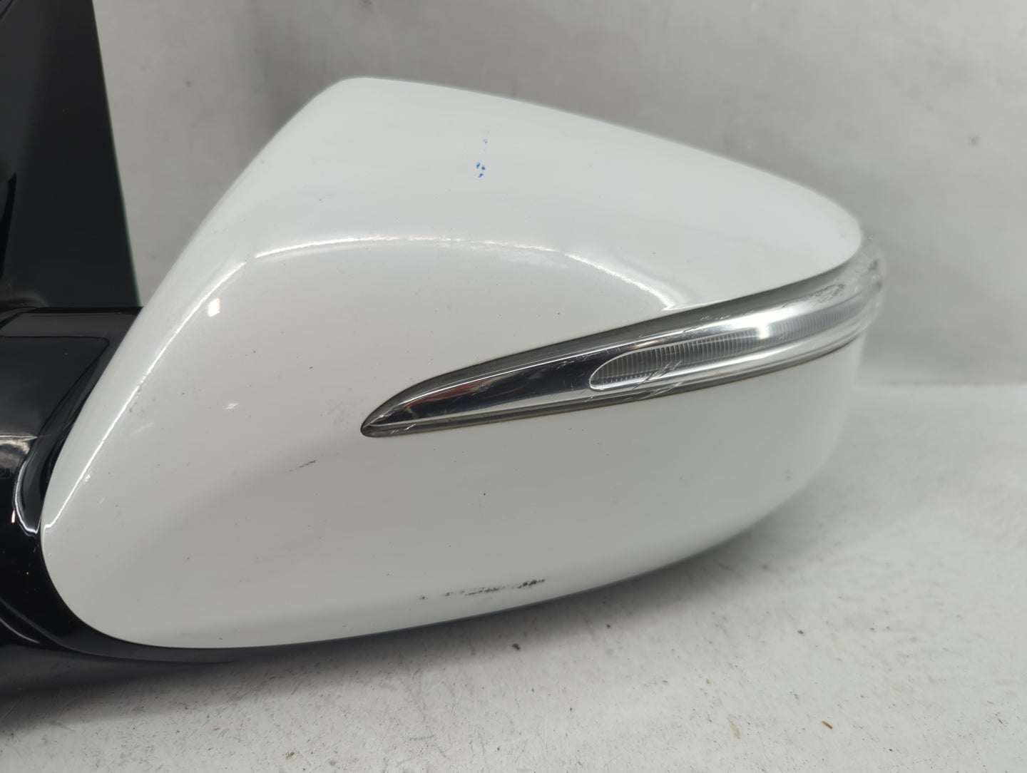 2013-2016 Hyundai Santa Fe Driver Side View Mirror - Left Door Mirror OEM Used - Oemusedautoparts1.com