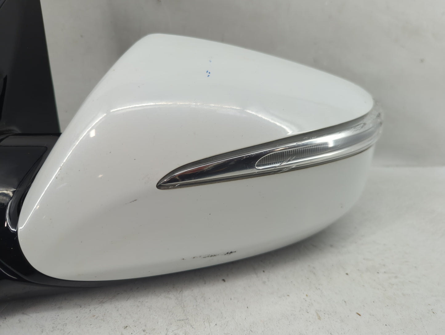 2013-2016 Hyundai Santa Fe Driver Side View Mirror - Left Door Mirror OEM Used - Oemusedautoparts1.com