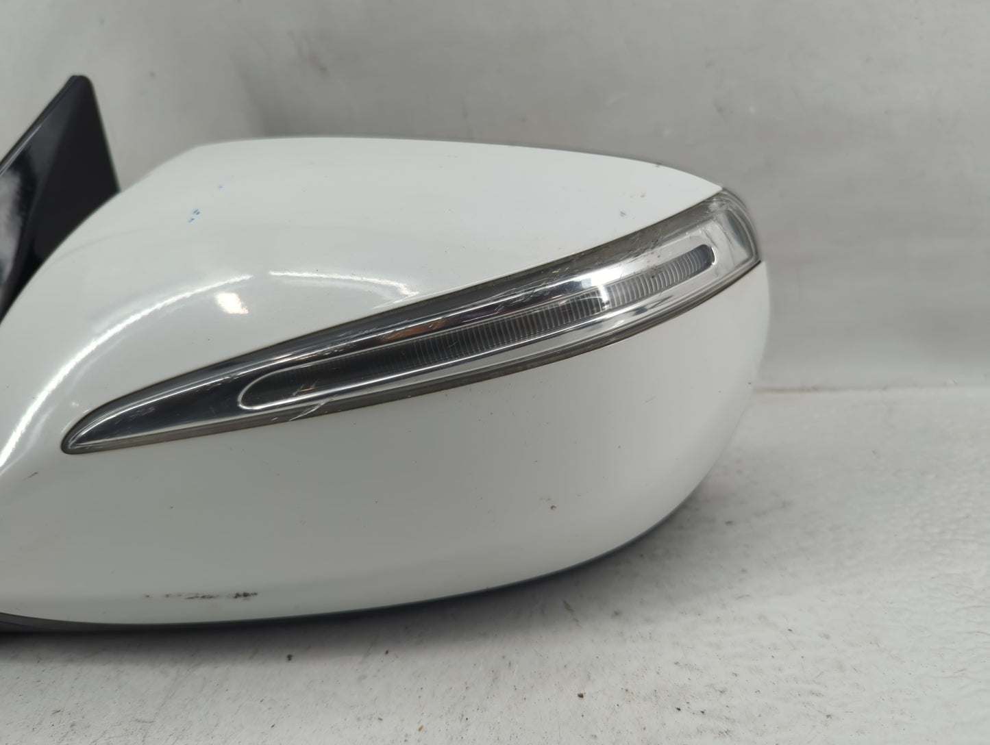 2013-2016 Hyundai Santa Fe Driver Side View Mirror - Left Door Mirror OEM Used - Oemusedautoparts1.com
