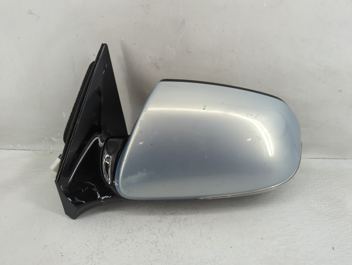 2013-2016 Hyundai Santa Fe Driver Side View Mirror - Left Door Mirror OEM Used - Oemusedautoparts1.com