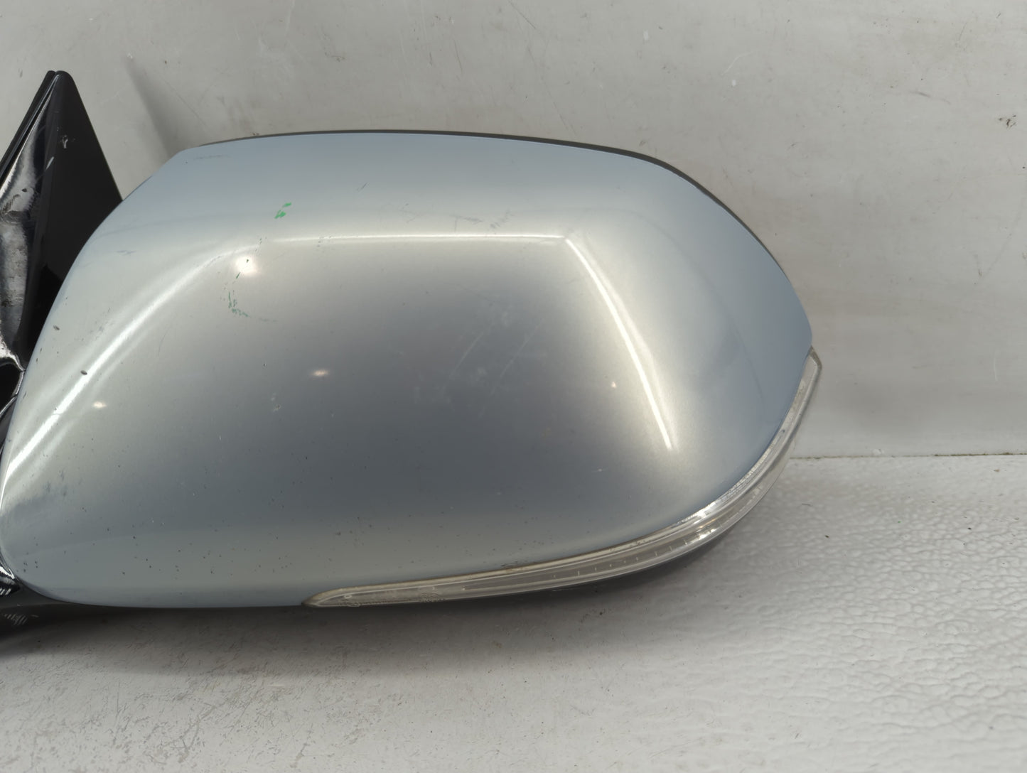 2013-2016 Hyundai Santa Fe Driver Side View Mirror - Left Door Mirror OEM Used - Oemusedautoparts1.com