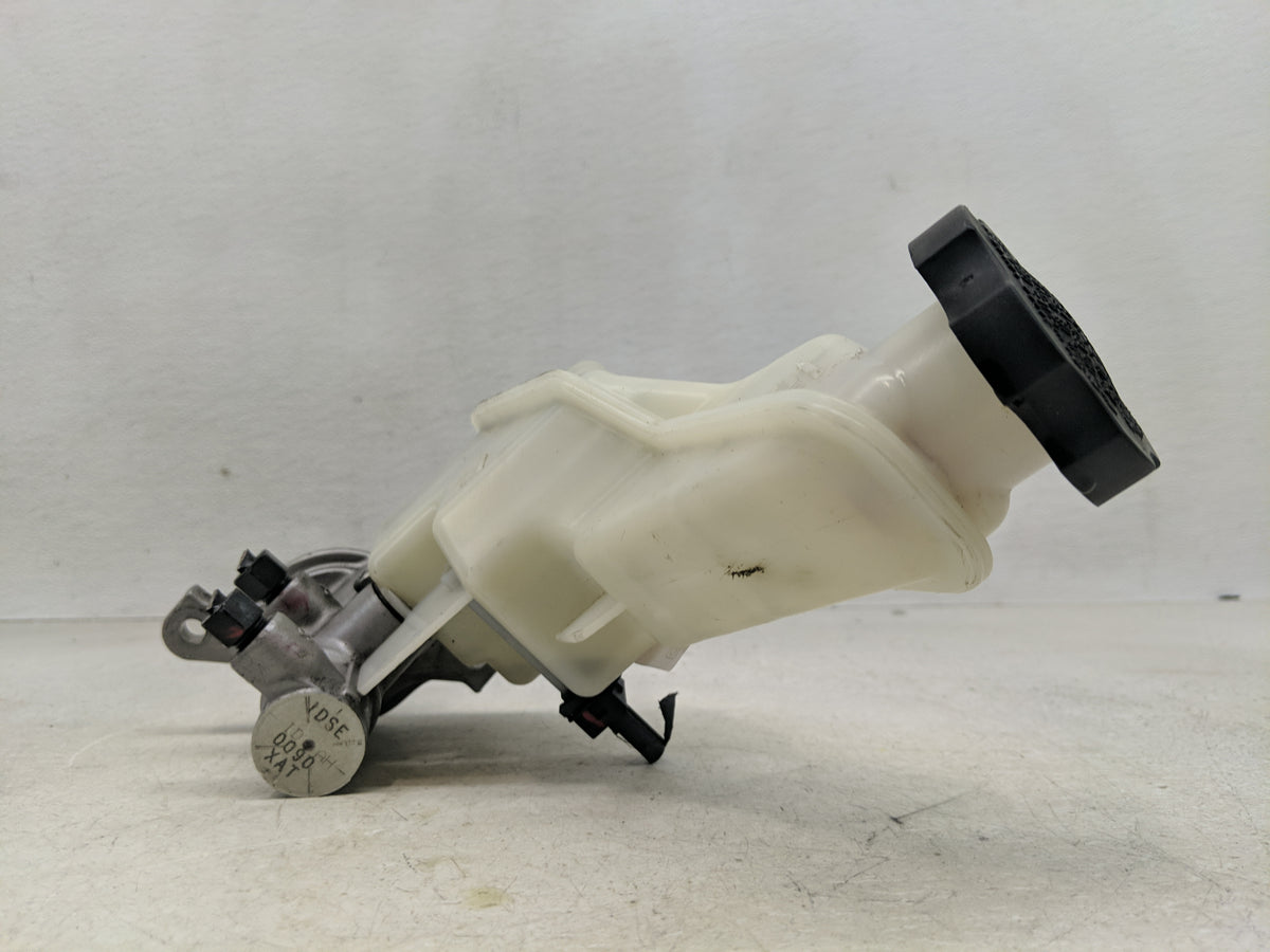 2013-2019 Hyundai Santa Fe Brake Master Cylinder 1310779 - Oemusedautoparts1.com