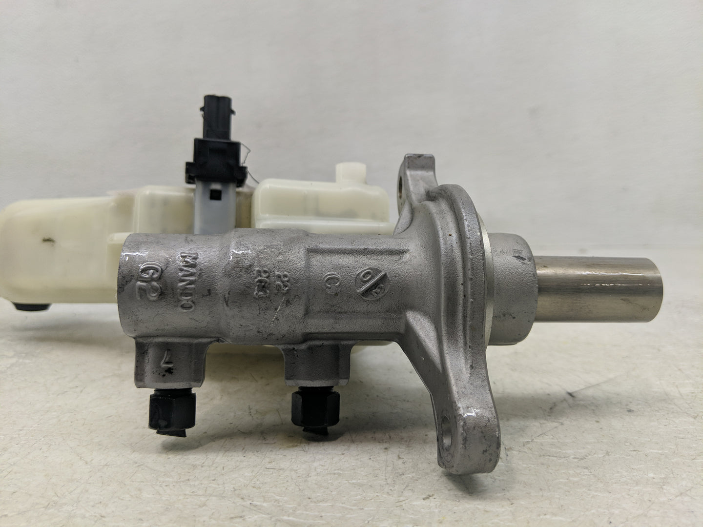 2013-2019 Hyundai Santa Fe Brake Master Cylinder 1310779 - Oemusedautoparts1.com